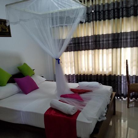 Yashumi Homestay Dambulla Exterior photo