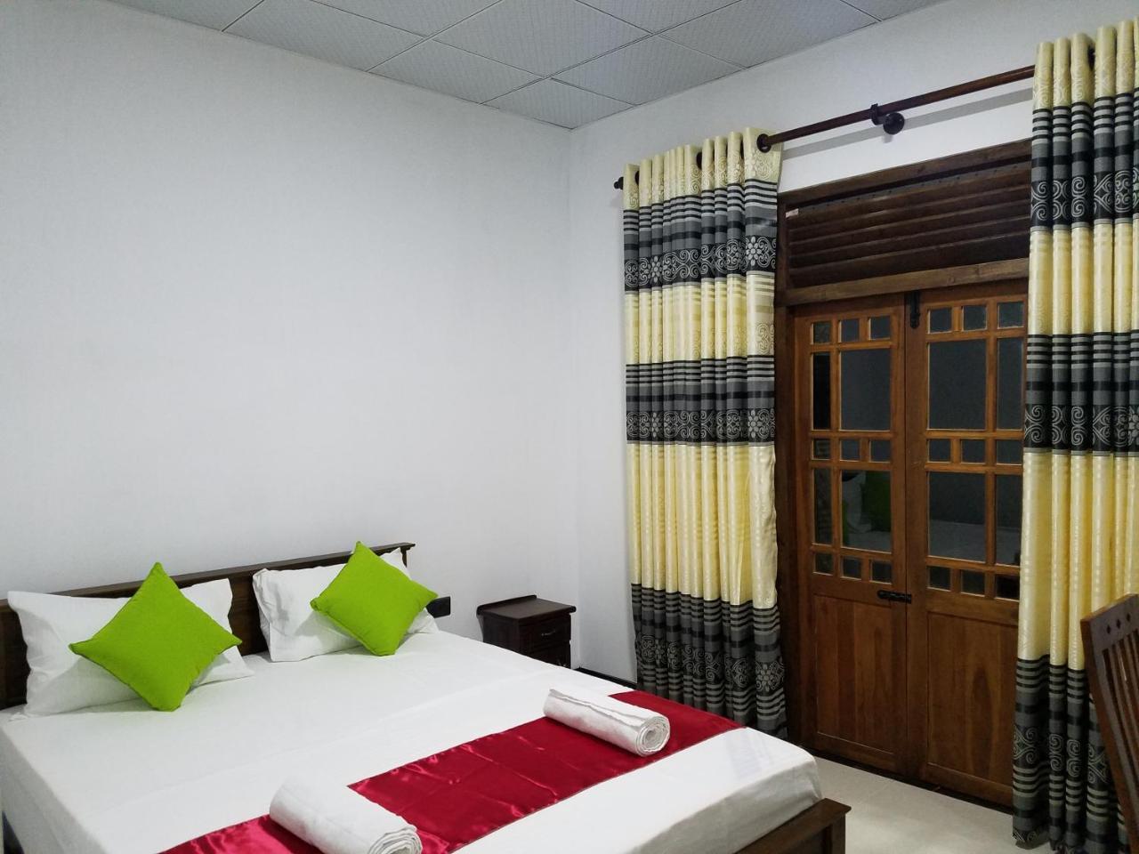 Yashumi Homestay Dambulla Exterior photo