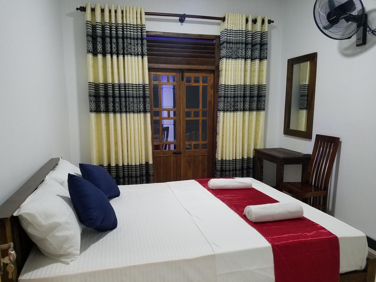 Yashumi Homestay Dambulla Exterior photo