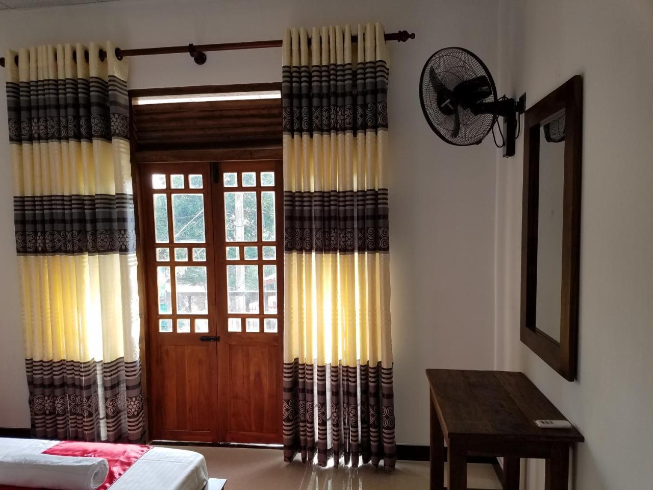 Yashumi Homestay Dambulla Exterior photo